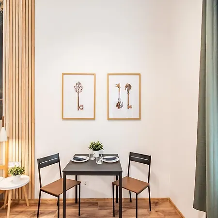 Stylish Nest With Ac Daire *